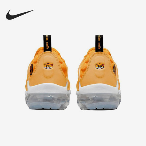 Nike/耐克正品四季款女士时尚回弹潮流低帮跑步鞋DO5874-700