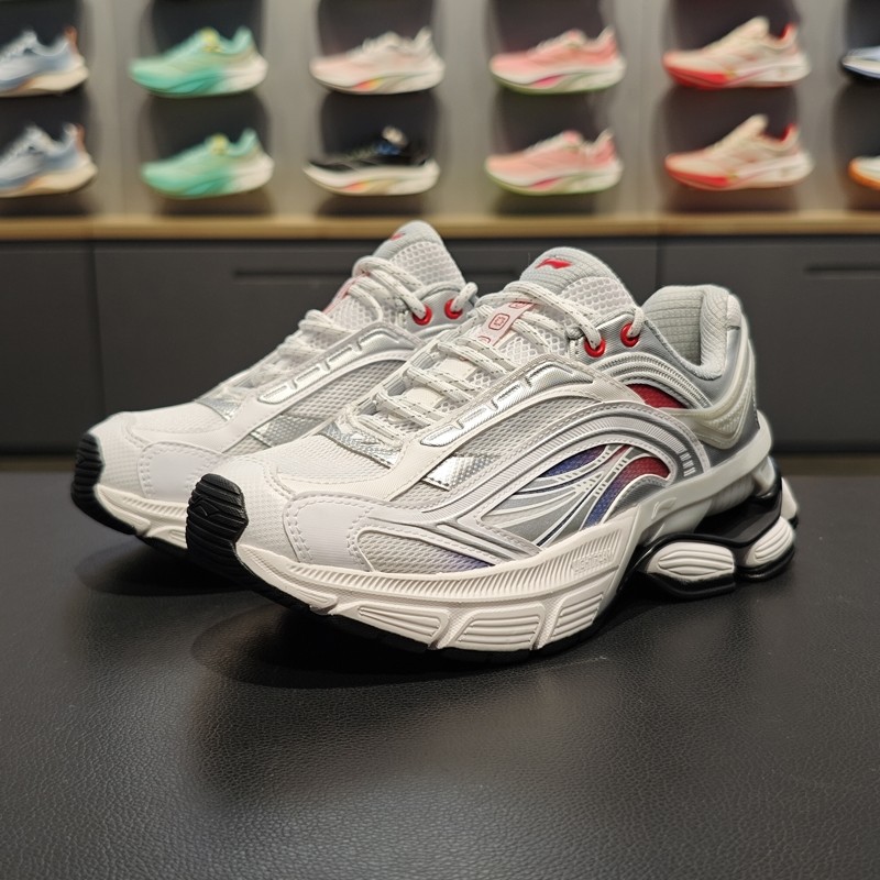 李宁正品极光 RENEW女子反光轻质舒适支撑潮流休闲鞋AGCU044-4