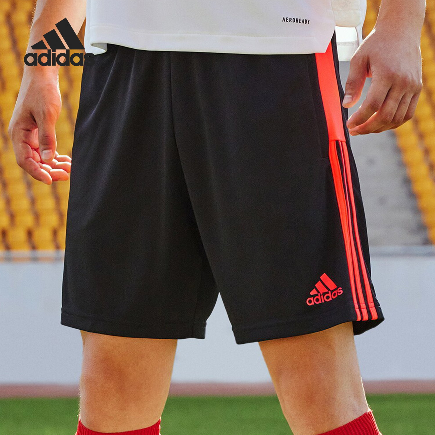 Adidas/阿迪达斯正品新款男士足球条纹训练透气短裤HM7934