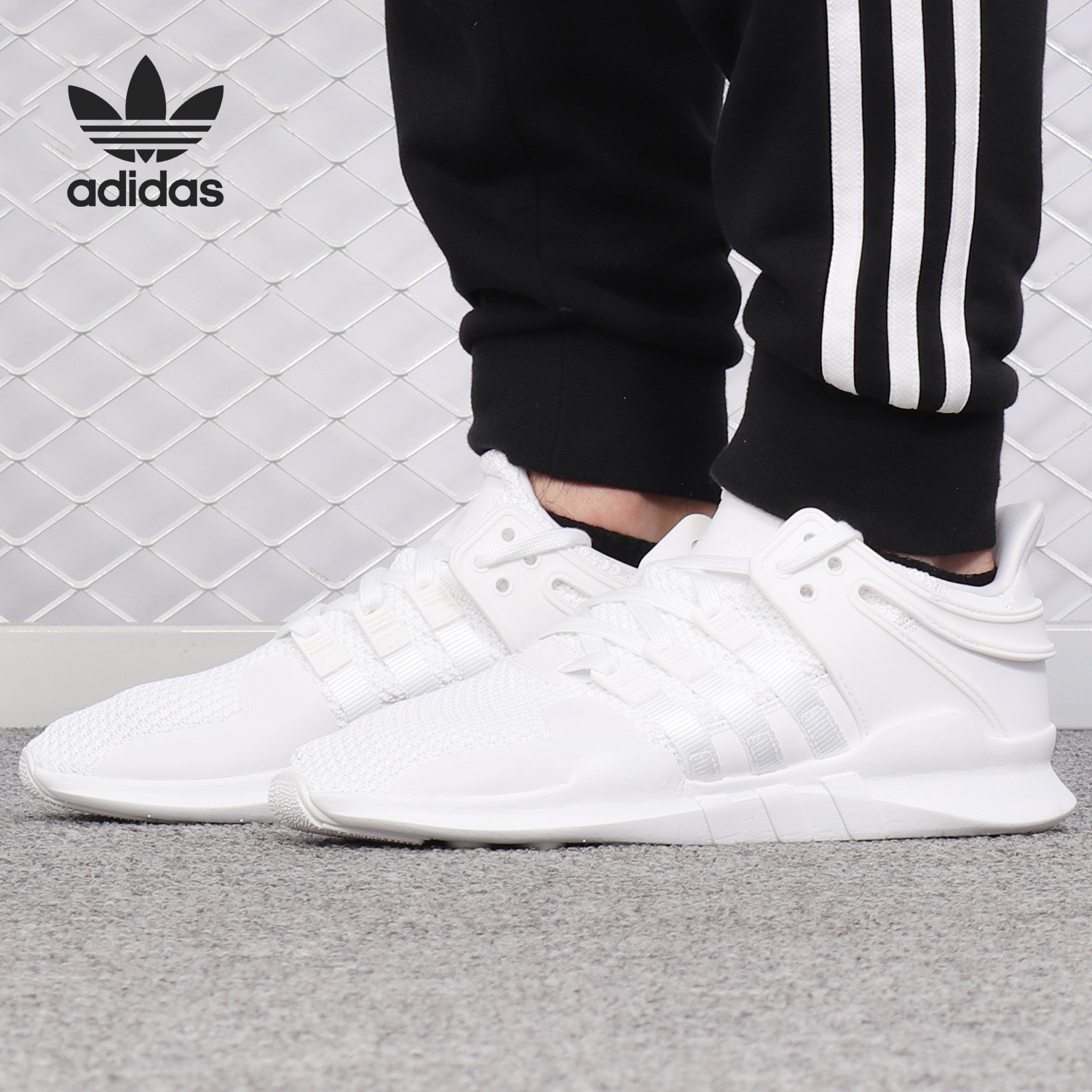 阿迪达斯三叶草系列男女跑步鞋