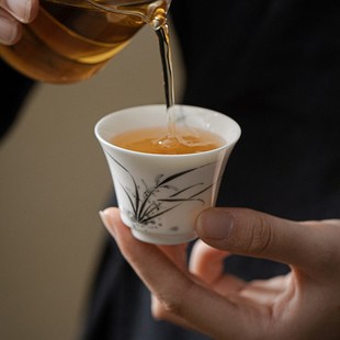 白瓷薄胎手绘兰花品茗杯主人杯家用单杯中国风文人器功夫茶杯