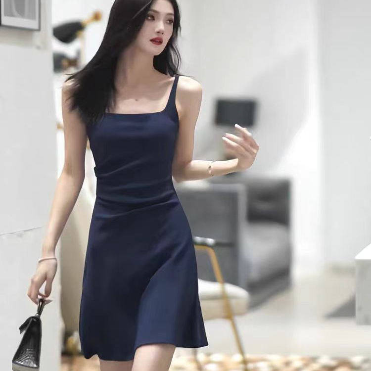 方领通勤女裙高级感显瘦气质无袖收腰连衣裙夏季新款吊带法式裙子