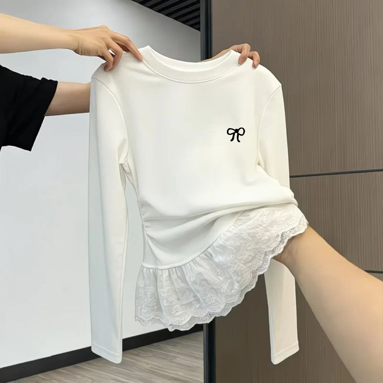 女童2026新款蕾丝花边下摆长袖春秋百搭儿童圆领修身打底上衣潮