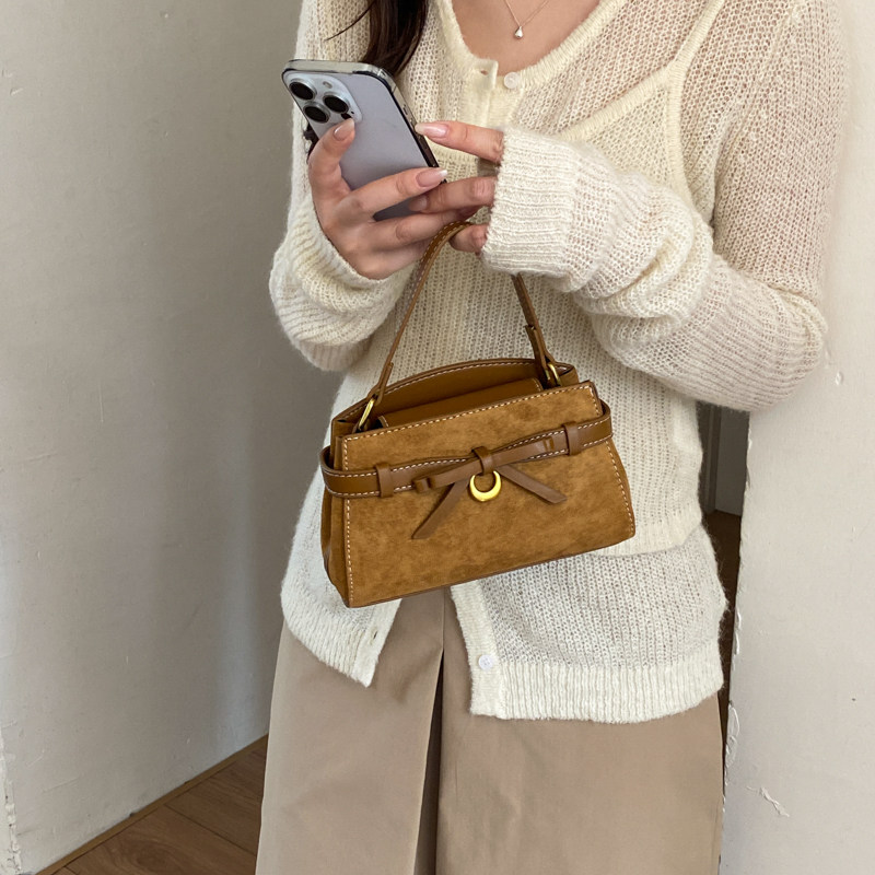 复古麂皮蝴蝶结手提小方包女2026秋款金属环精致百搭斜挎通勤小包