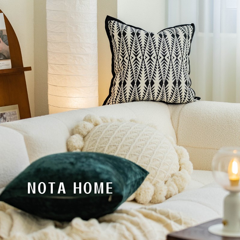 毛绒抱枕黑白轻奢高级感靠枕样板间装饰靠垫床上枕套飘窗方形抱枕