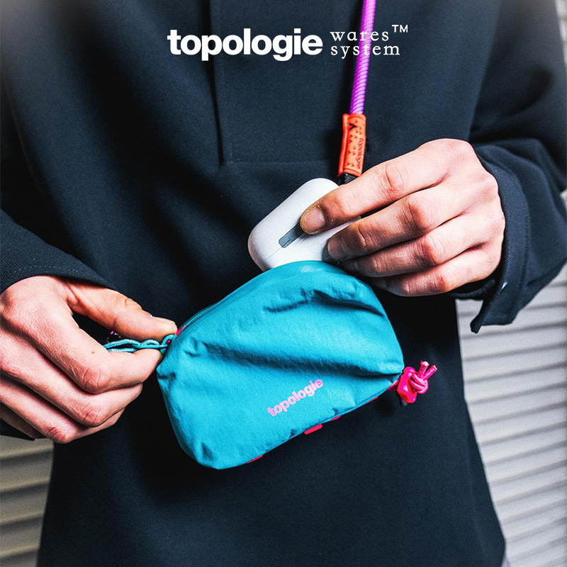 Topologie迷你水瓶斜挎包 男女送礼休闲小背包运动户外单肩小包