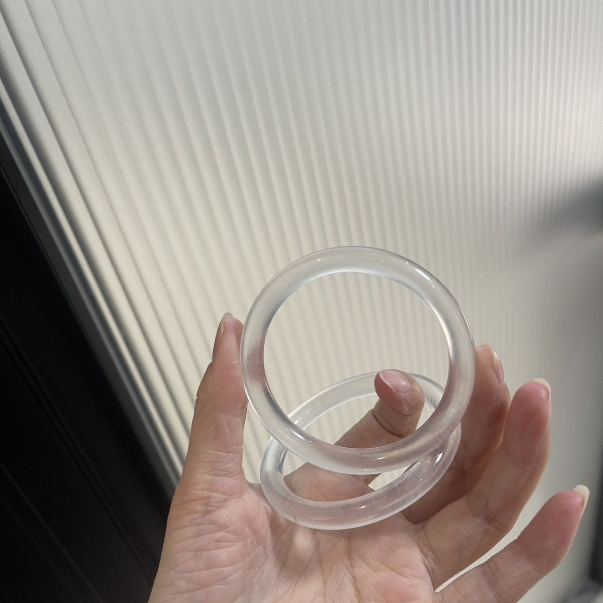 细款玉石手镯冰种透明飘花白月光天然石英岩玉圆条水沫玉女款玉镯