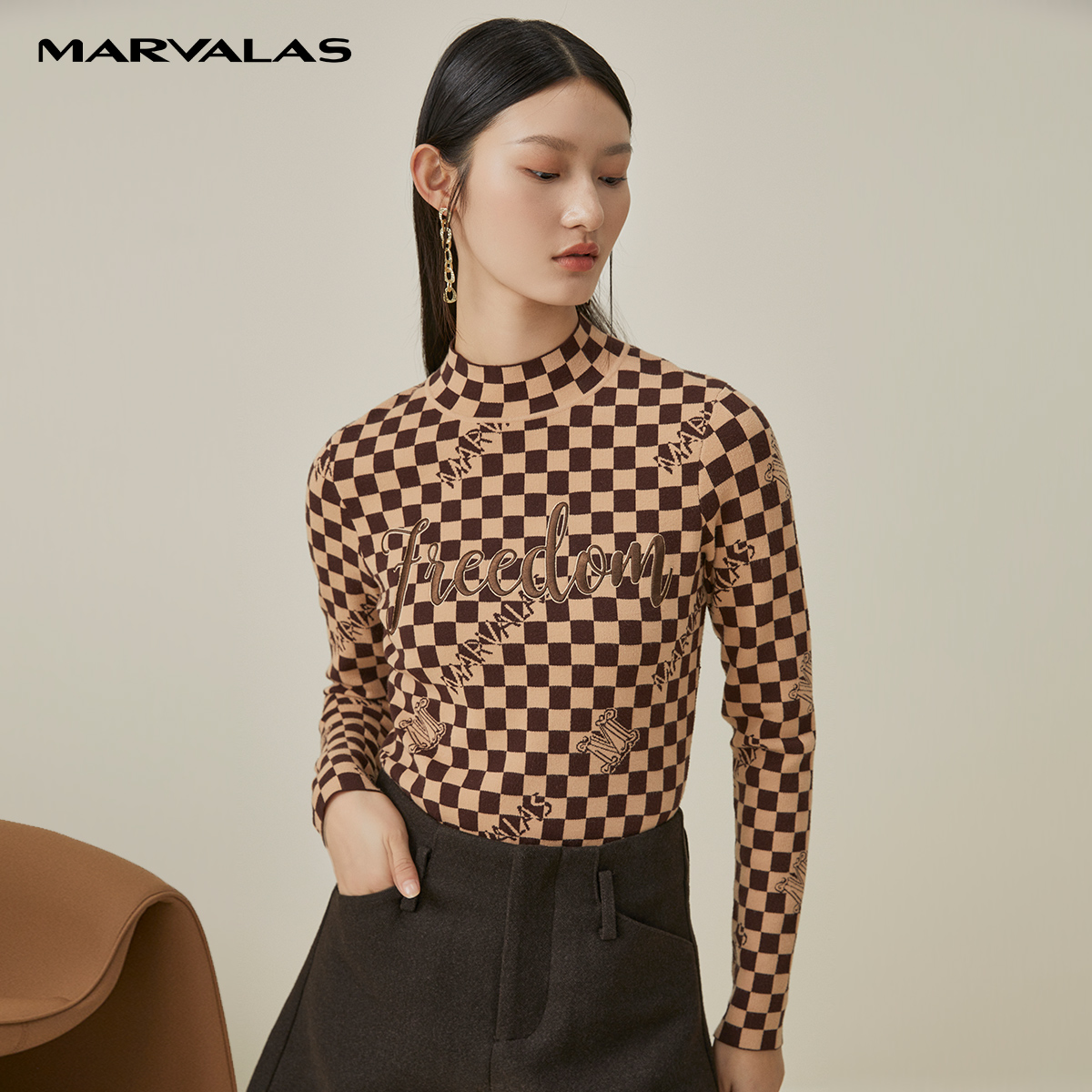 曼德诗棋盘格印花秋季新款套头衫
