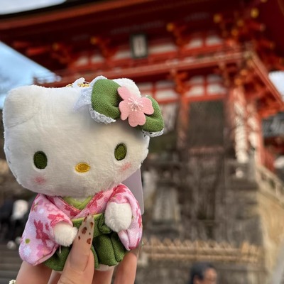 日本京都限定和服包包挂件hellokitty书包挂饰毛绒玩偶女生小公仔