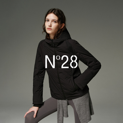 白色连帽90%鹅绒服女短款修身