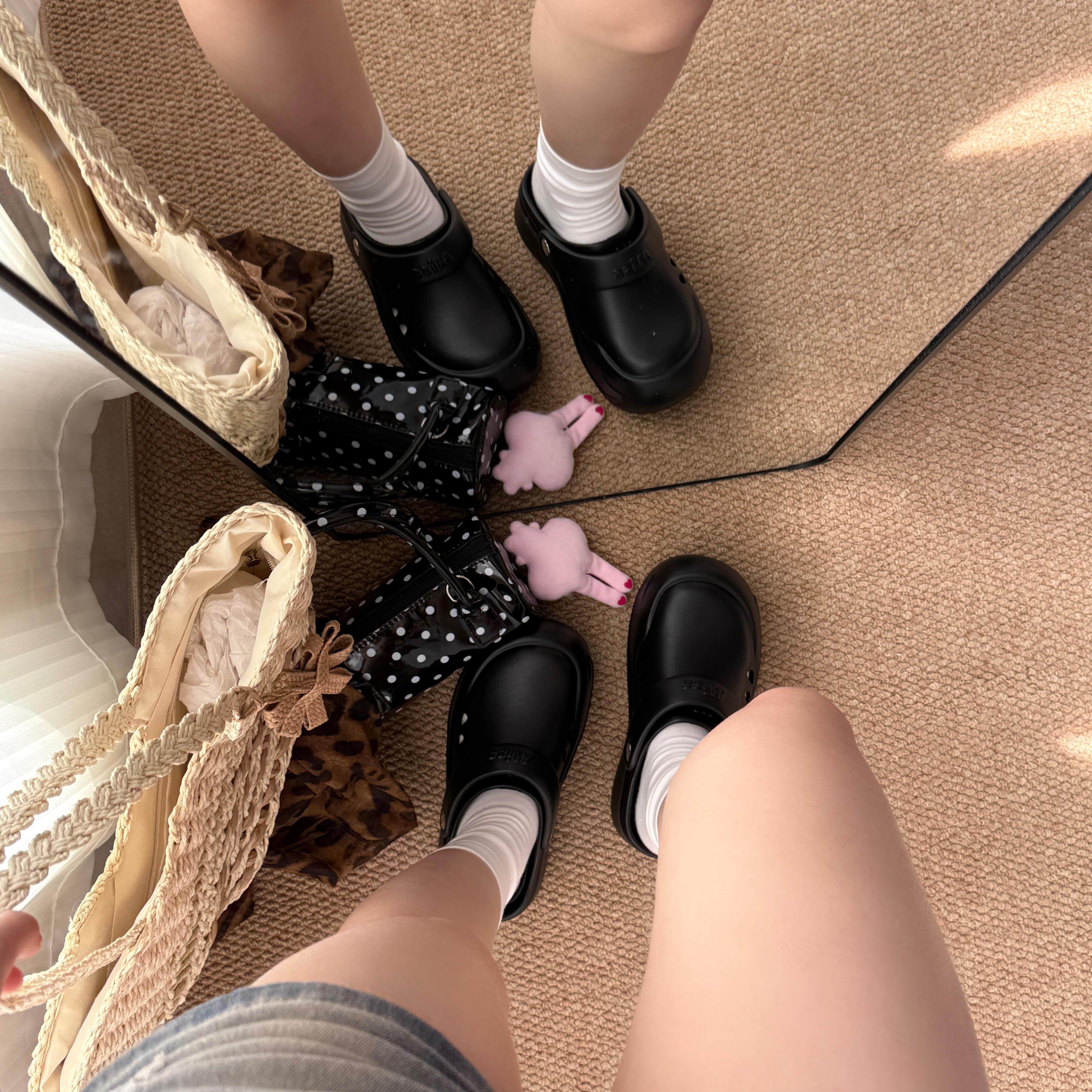 黑色厚底洞洞鞋女款夏外穿增高软底超火不累脚沙滩防滑2026新款