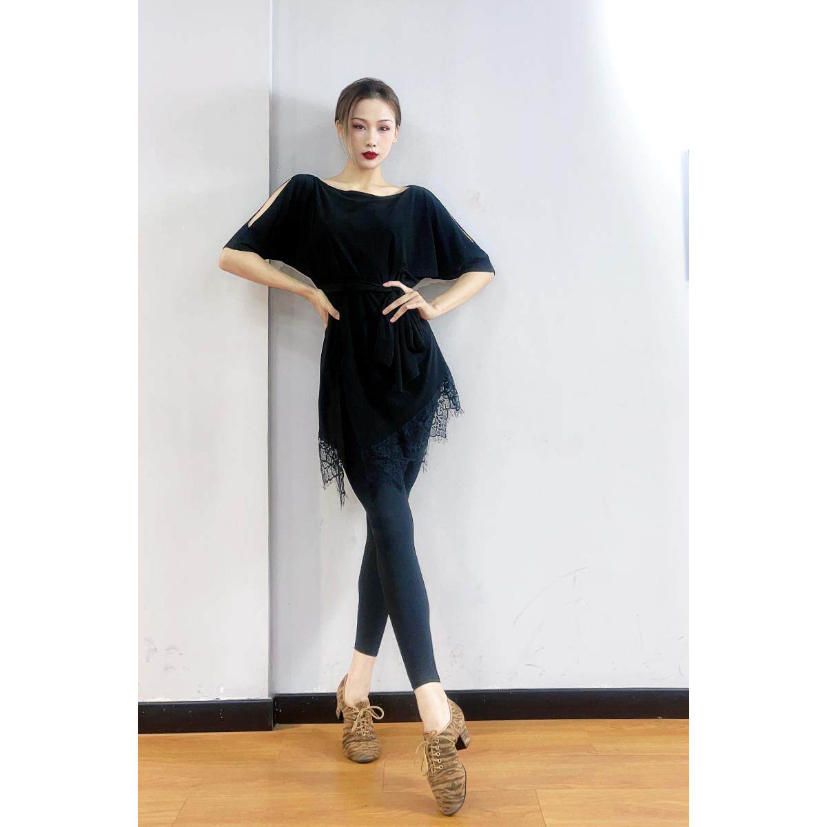 拉丁舞服裙宽松蕾侧开叉舞短蹈练习袖丝黑色 练功女连衣裙 L4L450