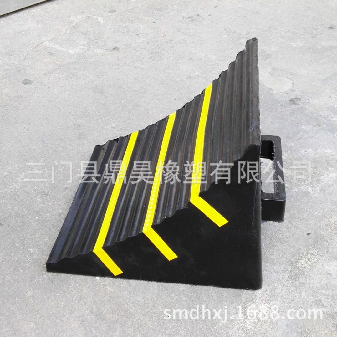 大货车专用橡胶挡轮块防滑斜坡