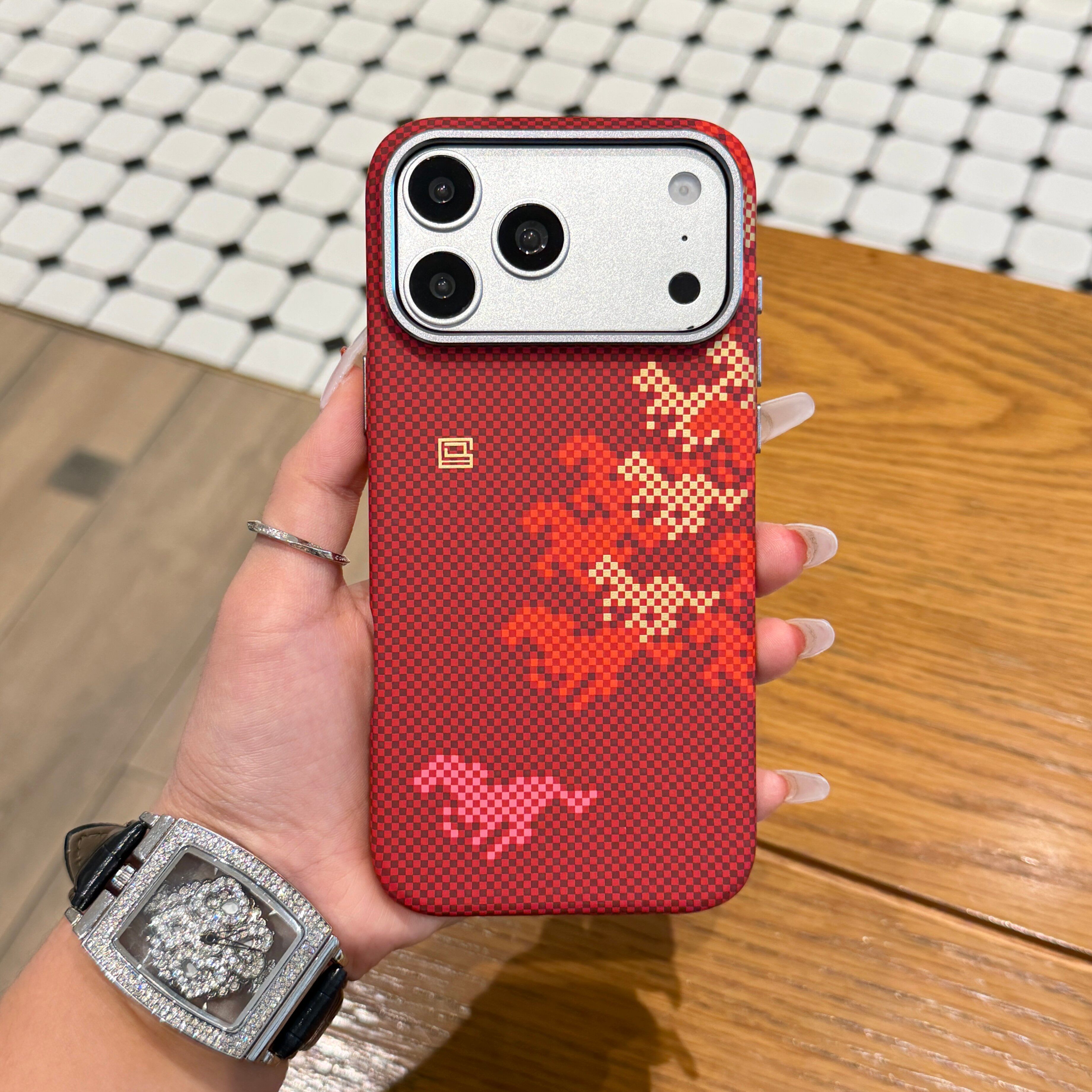 适用 iPhone18ProMax 手机壳万马奔腾红色凯夫拉纹磁吸超薄芳纶纤维镜头框全包防摔马年高级保护壳