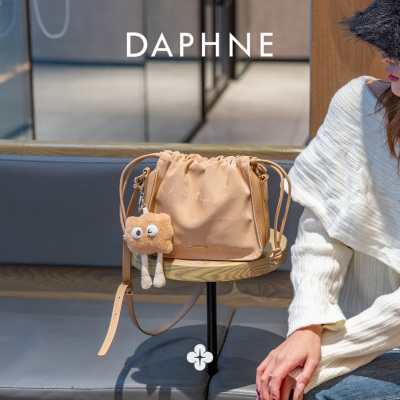 Daphne/达芙妮小方包小众时尚百搭单肩包简约休闲抽绳斜挎包10184