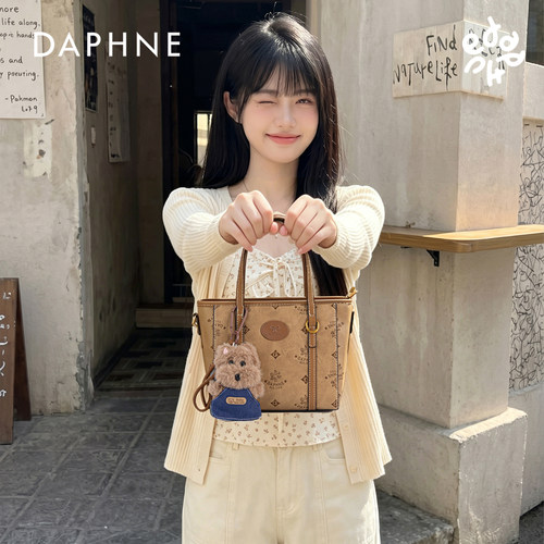 Daphne/达芙妮2026新款街拍斜挎包女法式复古印花手提菜篮子包