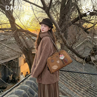 Daphne/达芙妮秋冬时尚百搭休闲单肩包小众通勤保龄球包DA25076