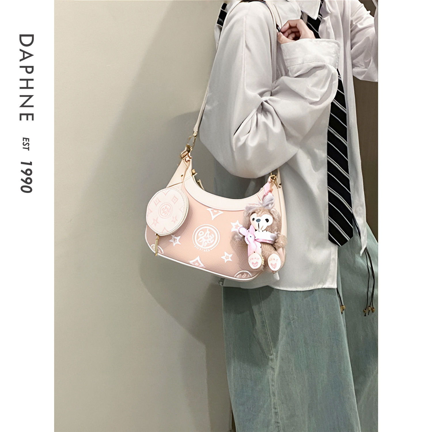Daphne/达芙妮新款2025时尚单肩斜跨包经典印花托特包DFN10505