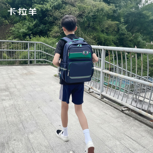 卡拉羊书包初中生男孩防下坠2026爆款护脊背包大容量简约女双肩包