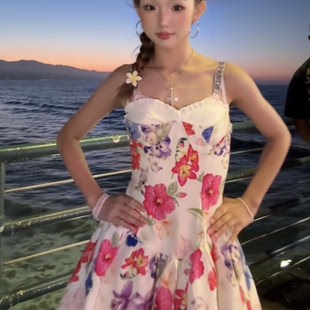 碎花吊带连衣裙女夏季 法式 海边度假沙滩裙子性感纯欲收腰抹胸长裙