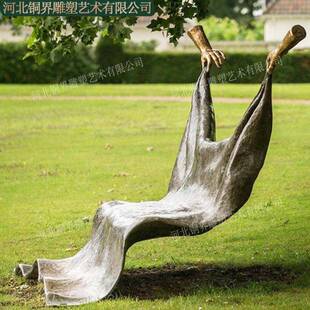 抽象坐NUD凳广铸雕塑闲创意铜双手提毛毯造型休长凳户外场公园景