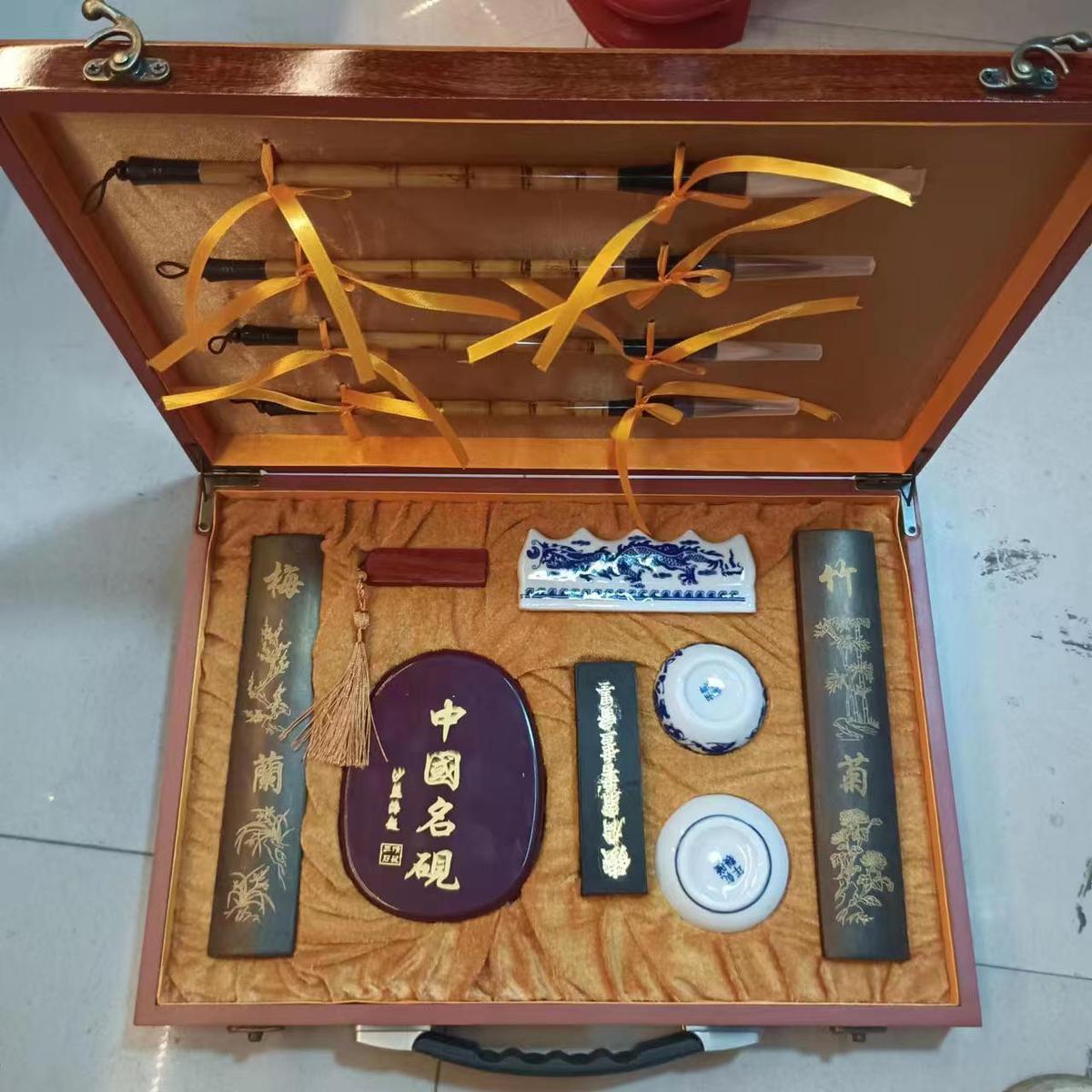 笔墨纸砚文房四宝礼品木盒套装毛笔砚台镇尺墨条送礼一套齐全书法