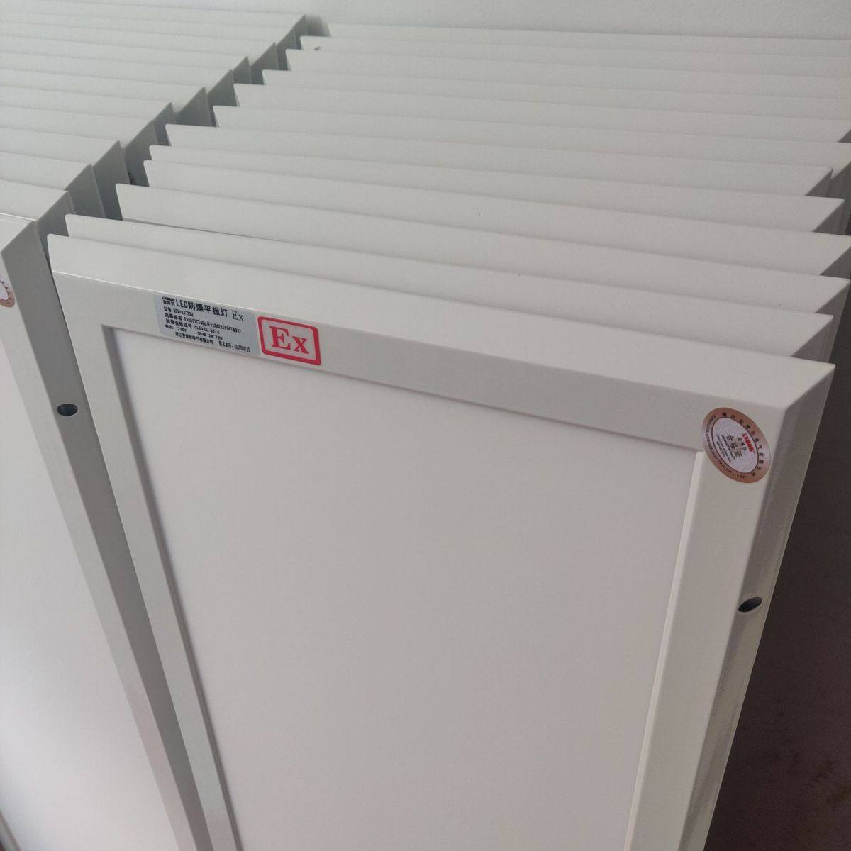 LED吸顶式防水防爆平板灯粉尘区域专用轻薄安装方便快速