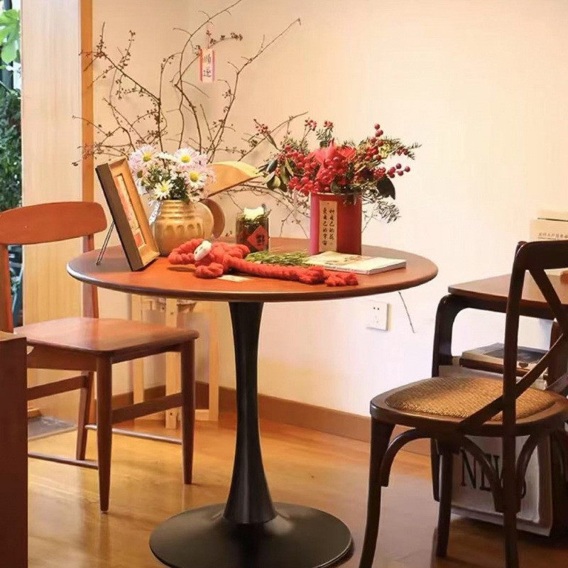 北欧复古郁金香胡桃圆形实木圆桌餐桌家用小户型咖啡阳台