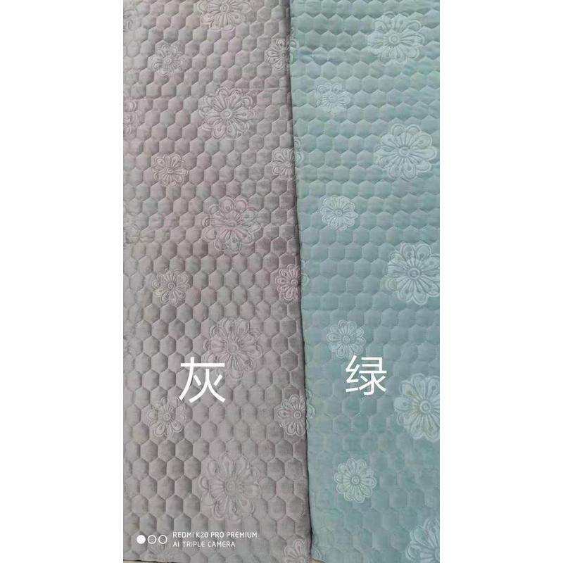 厂家直供批发荷兰靠垫抱枕压花沙发垫绒绗缝夹棉半成品沙发布料