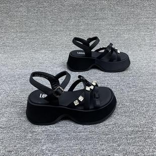 乐魔女鞋 2025夏季 新款 欧货布面露趾亮钻一字扣带厚底增高休闲凉鞋