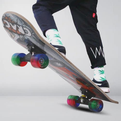 滑板四轮滑板车儿童双翘枫木滑板车儿童滑板车滑板车供应