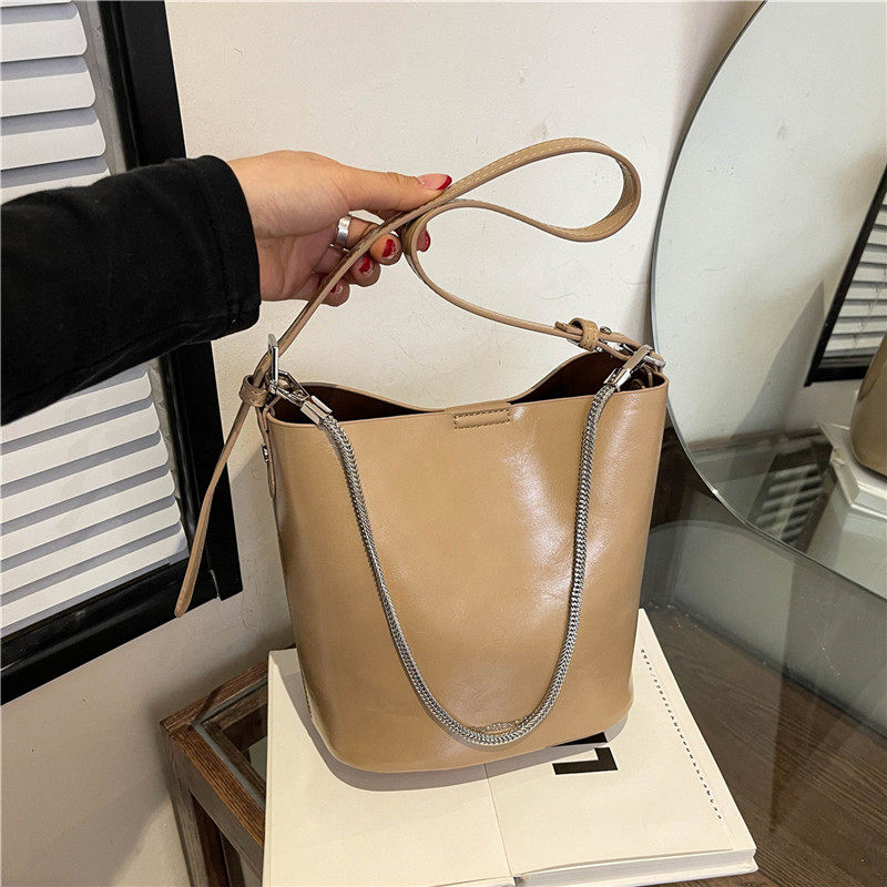 小众高级感包包女式2025新款超火链条腋下水桶包百搭单肩斜挎,箱包皮具/热销女包/男包,水桶包,淘宝优惠券,粉丝福利购,淘宝优惠卷