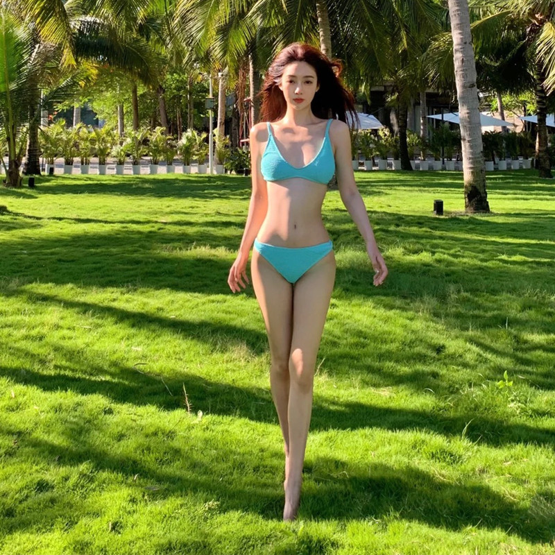 速发高货小红书博主同款抹胸比基尼分体泳衣女小胸聚拢沙滩度假显