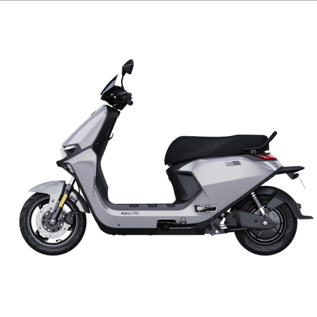 适用M80CM85CM95C电动车原厂外壳配件黑色PP件塑料件前挡风件内壳