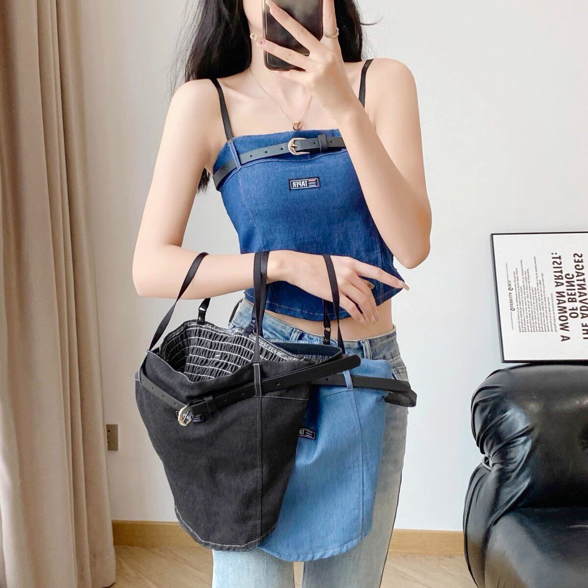 夏季新款复古甜辣皮带拼接抹胸牛仔吊带带胸垫辣妹外穿设计感上衣