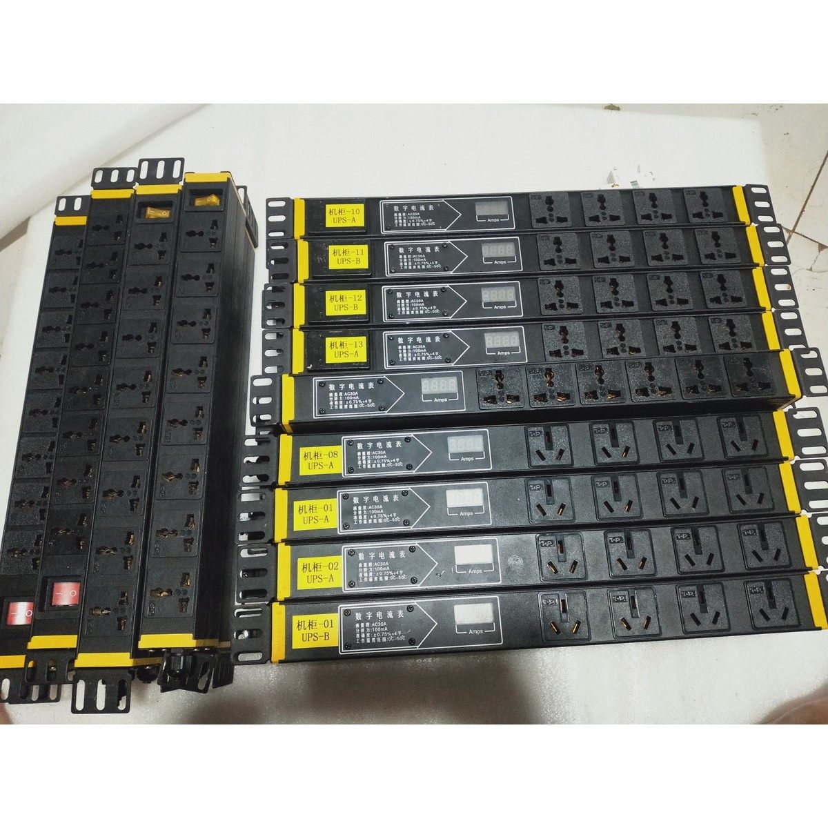 突破(TOP)插排PDU电源分配器,带开关带数字电流表,实物