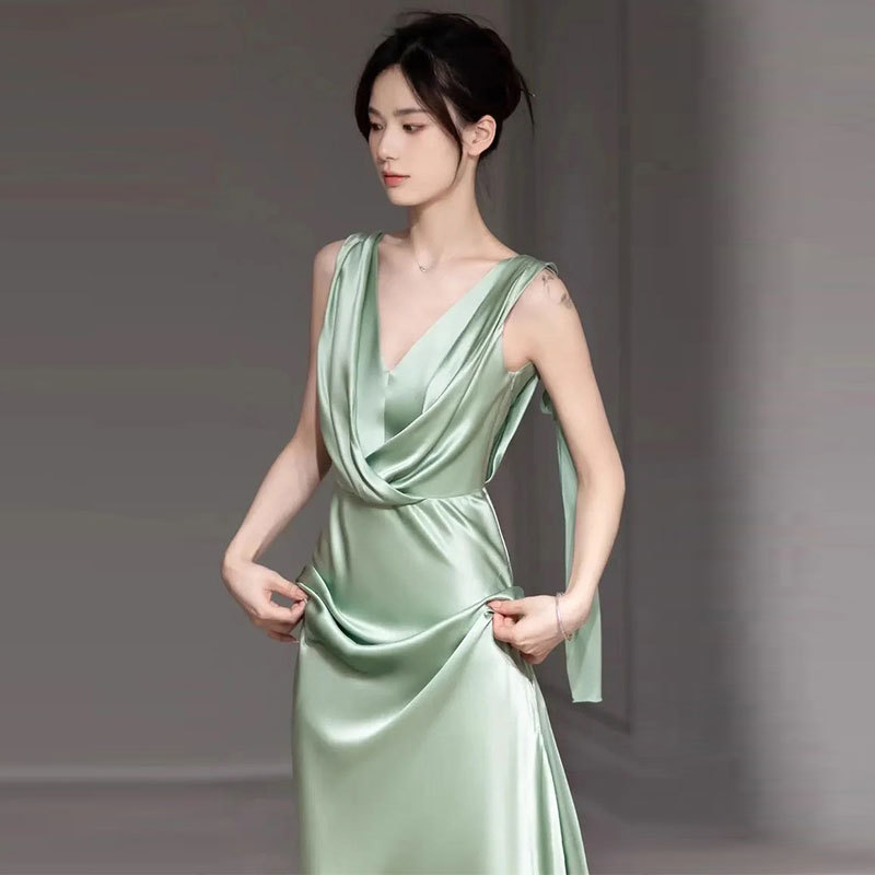 速发高级感订婚礼服宴会法式新娘晨袍敬酒服气质缎面成人礼生日连