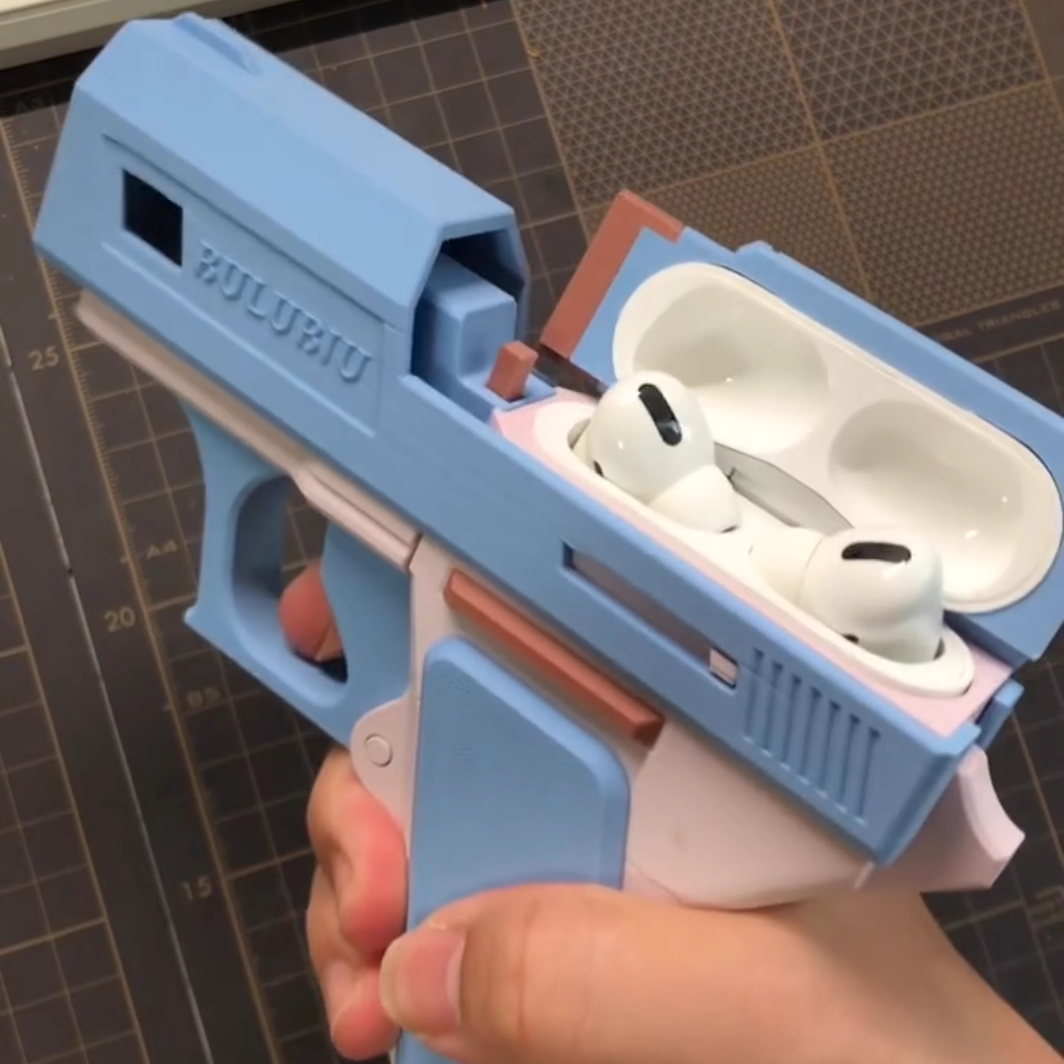 2025新款手枪耳机壳3d打印苹果airpodspro2防摔万妮达同款AirPods1代2代3代4代无线蓝牙保护套自动弹盖可拆