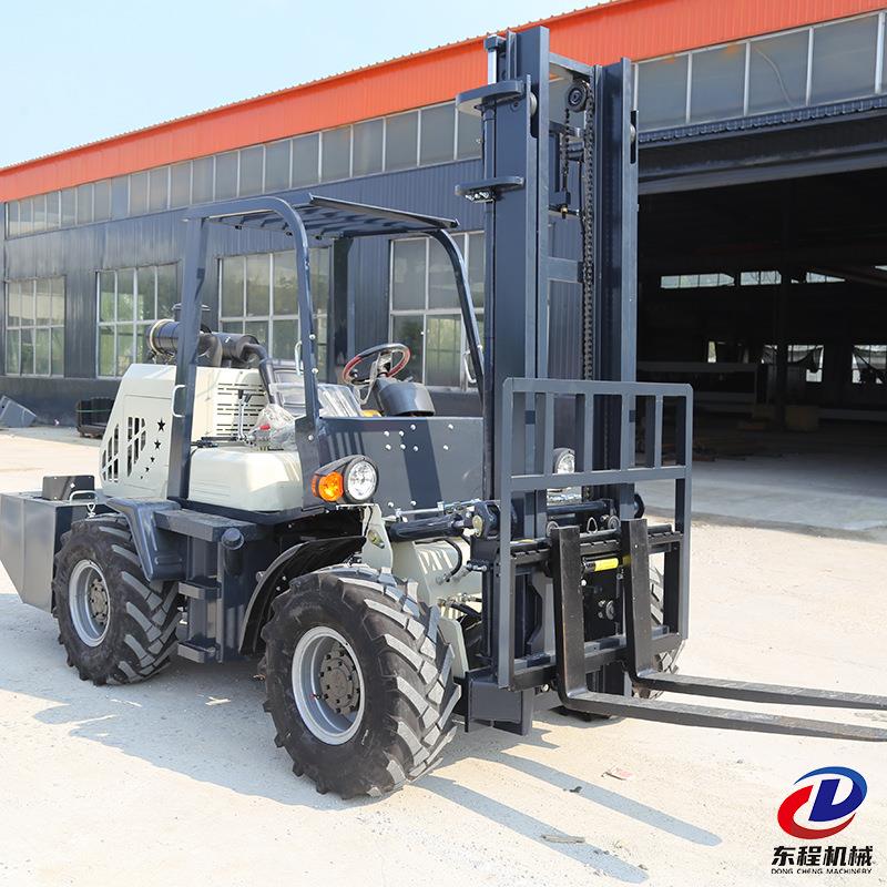 内燃四驱越野叉车 液压升降柴油叉车燃油搬运多功能四轮越野叉车