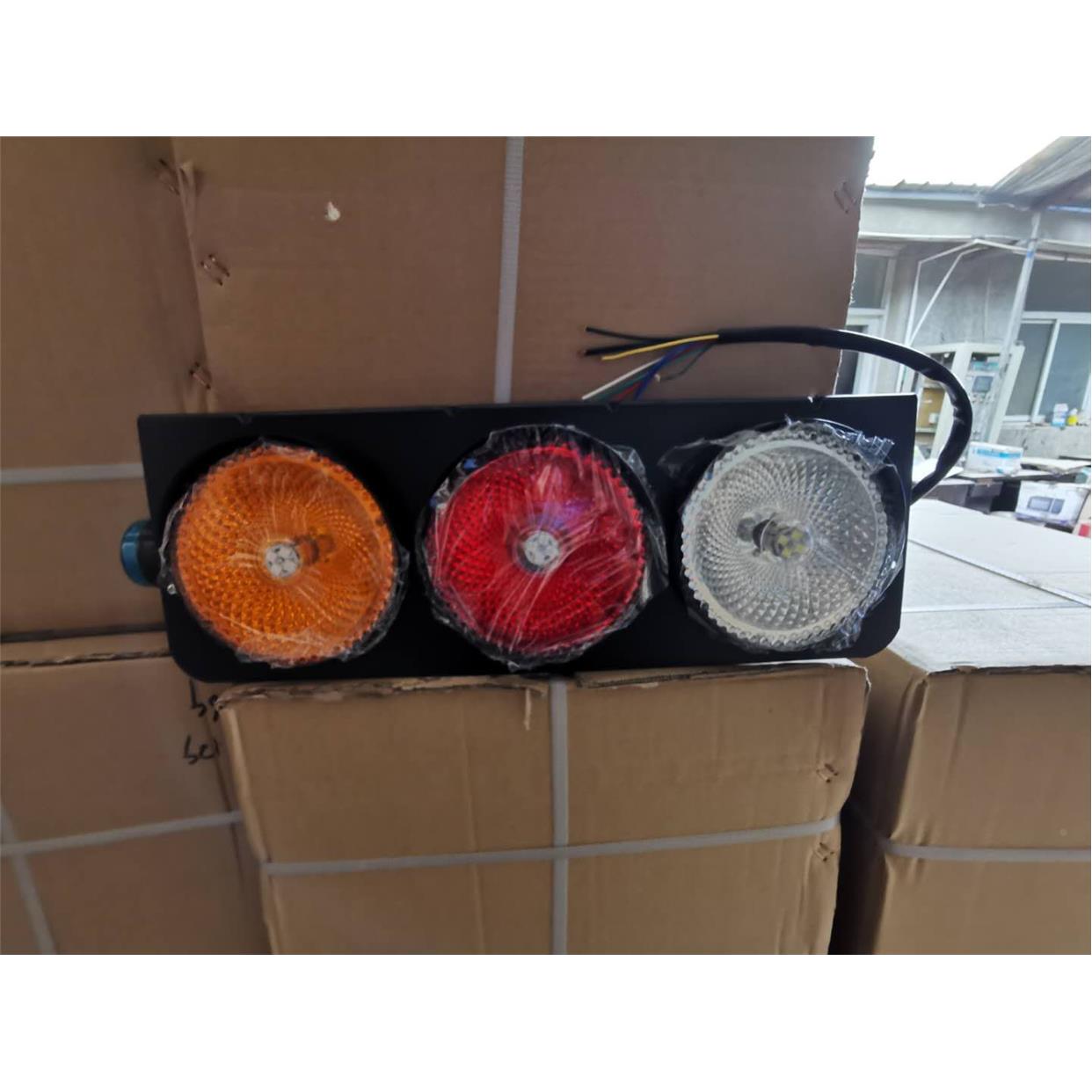 led玉米灯泡3色大挂车灯货车挂车24V中集三联后尾灯大号圆形后尾