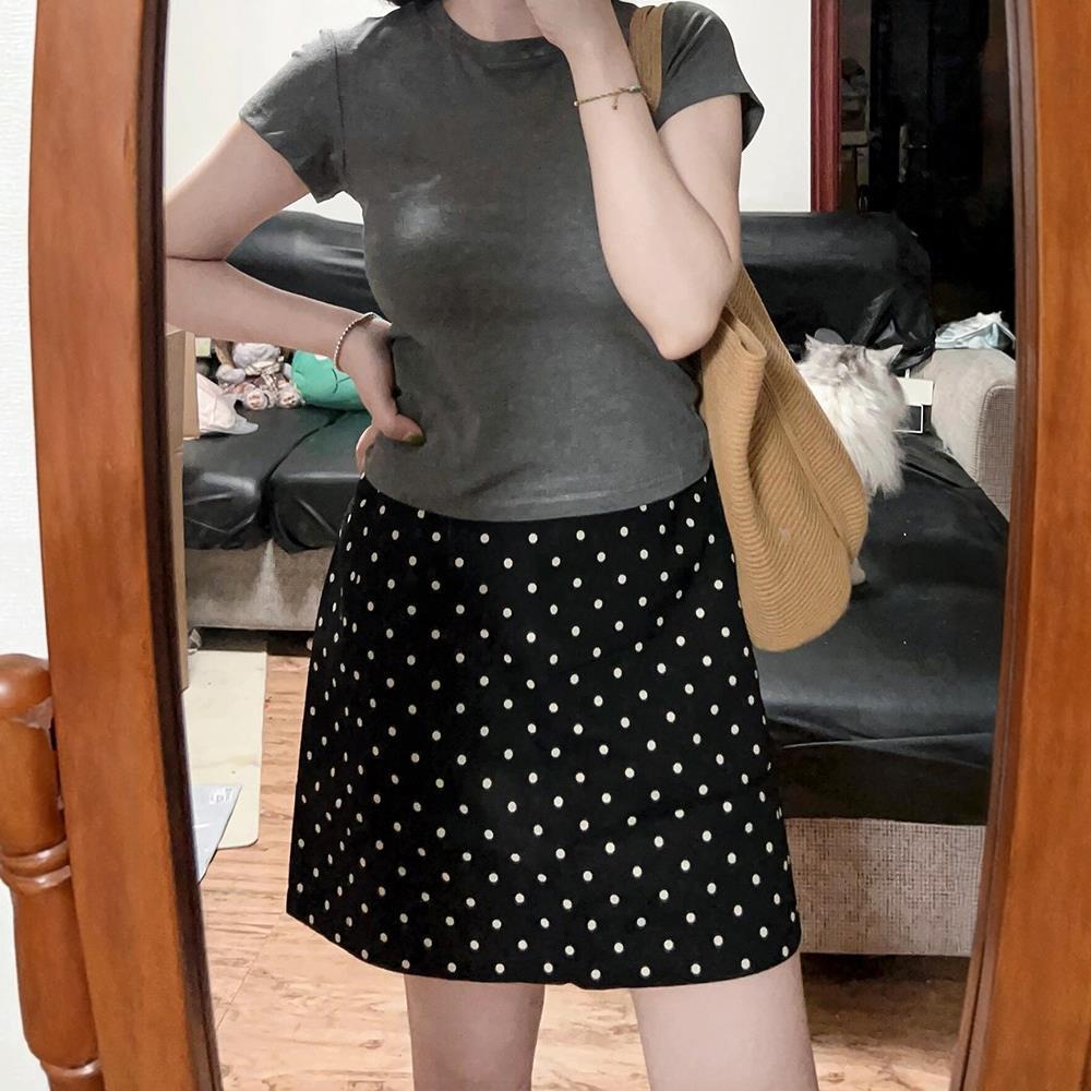 黑色波点西装短裙女夏季薄款大码胖mm遮肚显瘦梨型身材a字半身裙