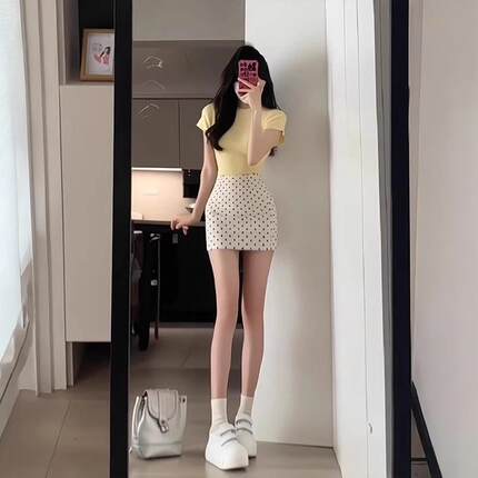 辣妹白色波点包臀短裙女夏季2026新款高腰显瘦小个子a字半身裙子