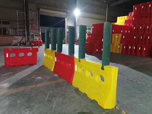 滚塑三孔水马1400x750 7公斤