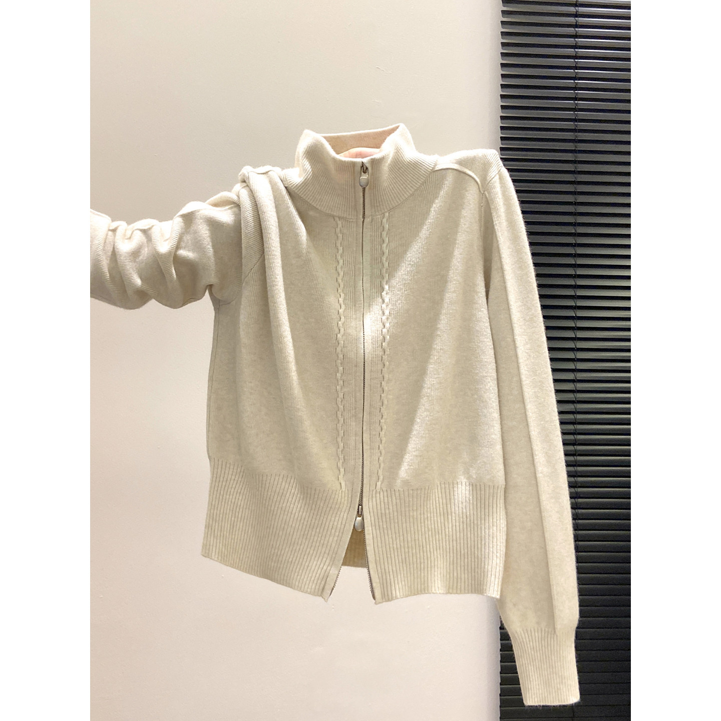 纯色立领双拉链设计开衫毛衣女秋冬新款韩系减龄显瘦百搭针织上衣