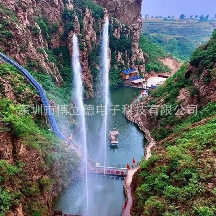 网红景点扫码无人看管呐喊喷泉