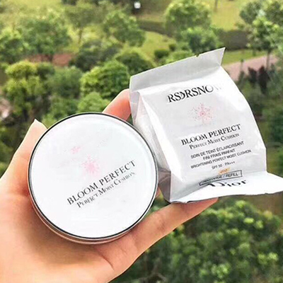 样板房梳妆台粉饼气垫洗手间洗面奶彩妆拍摄道W具摆件装饰品