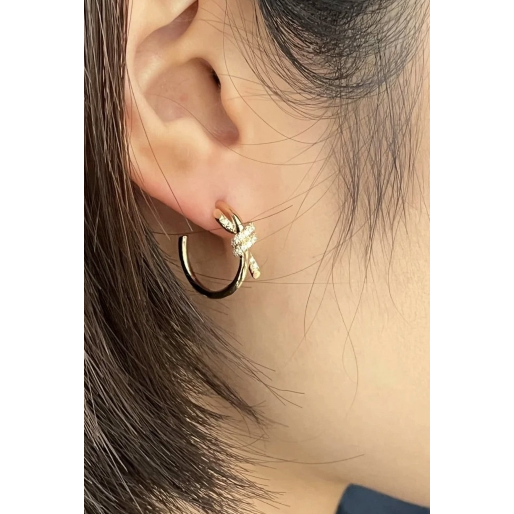 2025新款V金T蝴蝶结耳钉耳扣女镀18K金knot绳结带钻交叉耳环耳饰