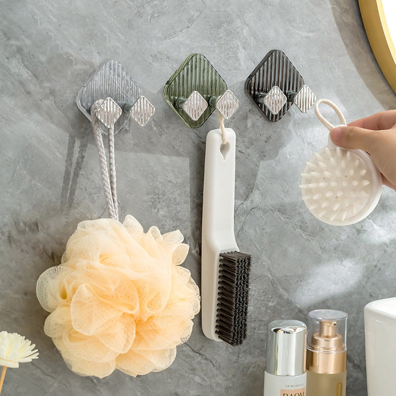 壁挂透明挂钩插座头粘钩电器插座挂钩创意电源线插头pp整理收纳架