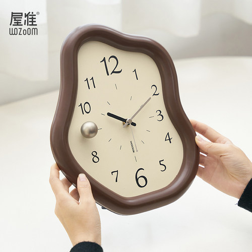 屋准高级感轻奢时钟装饰品