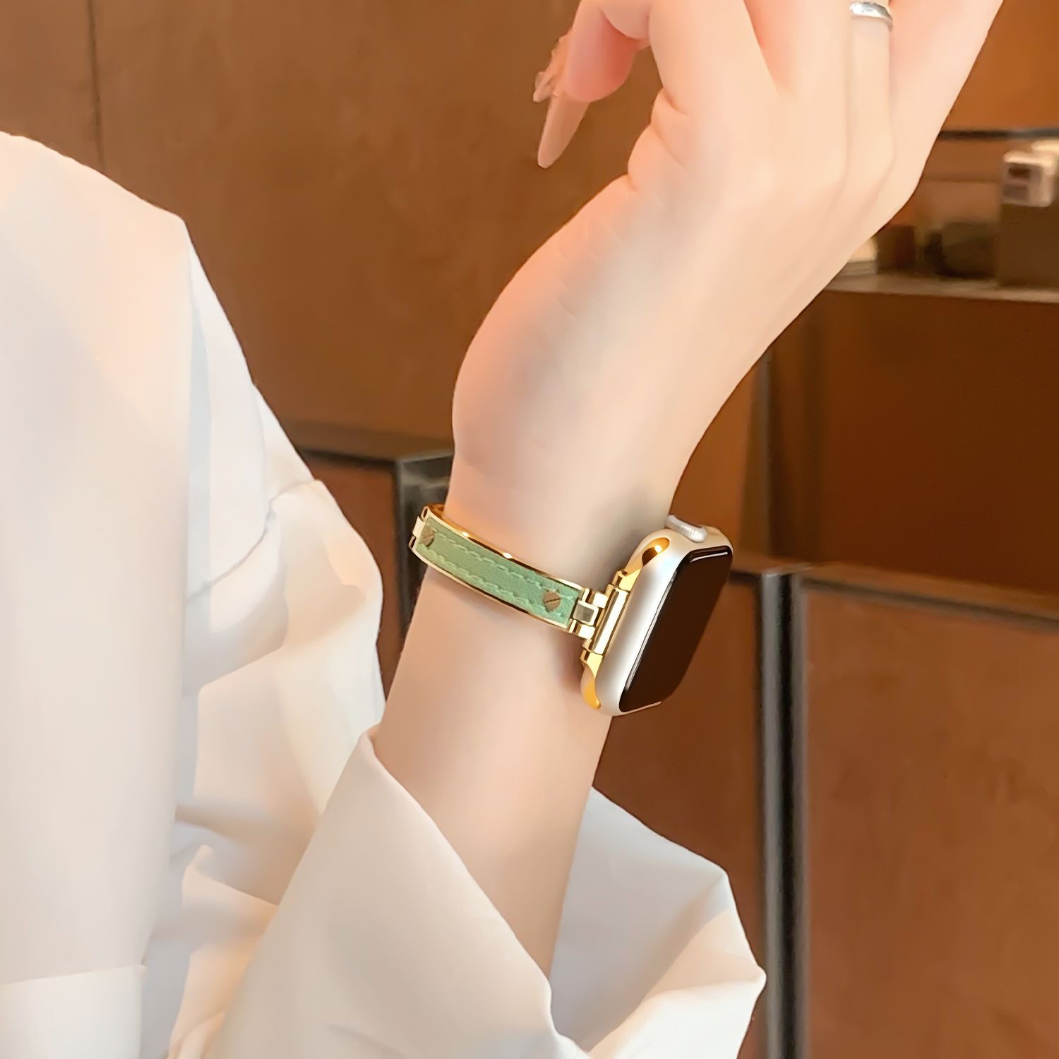 适用ApplewatchS11表带苹果S10手镯iWatch9/8金属皮质高级女表链